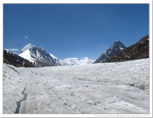 Pik Ledová stěna (5947 m) (klikněte pro násl. obrázek) 