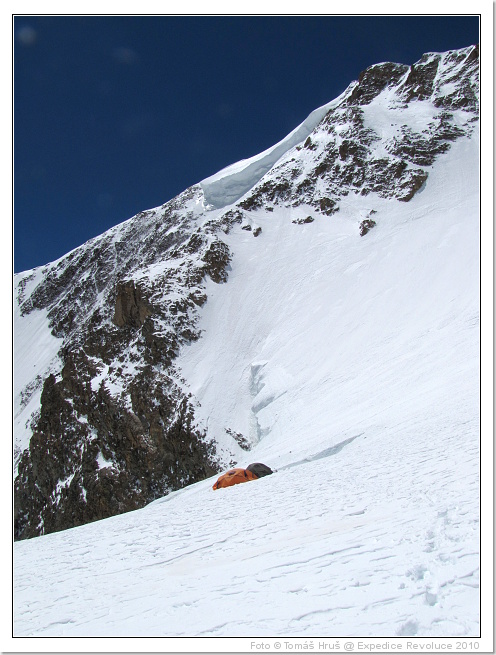 V Sedle vertikl (6050m) (kliknte pro nsl. obrzek) 